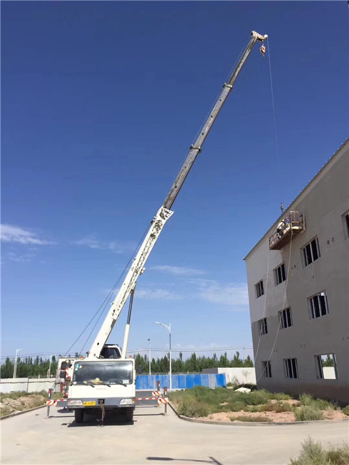 合川区“轻装强干”—— 吊车的 “轻量化臂架” 技术